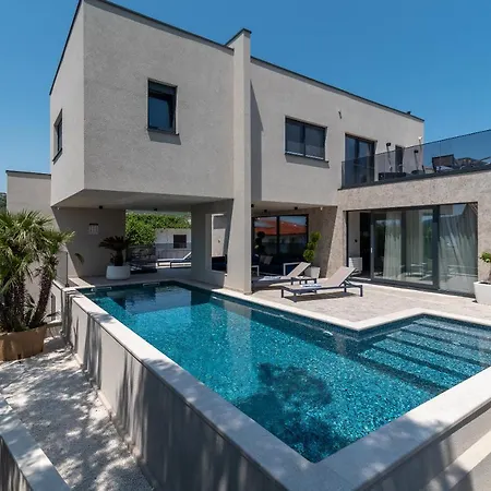 Mia- Private Wellness & Villa Seget Vranjica