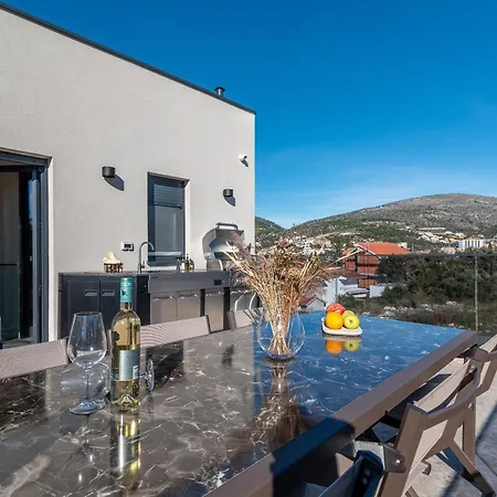 Mia- Private Wellness & Villa Seget Vranjica