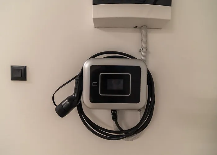 Mia- Private Wellness & *