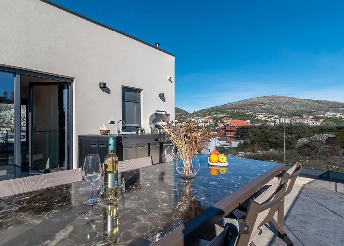 Mia- Private Wellness & Villa Seget Vranjica